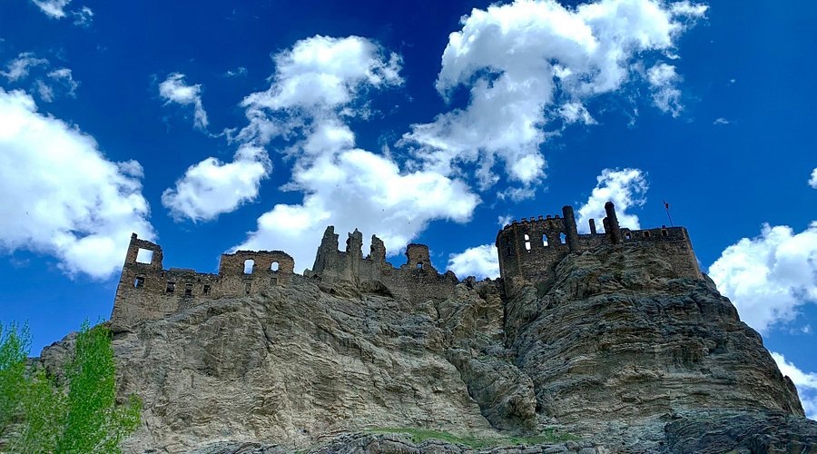 قلعه هوشاپ وان