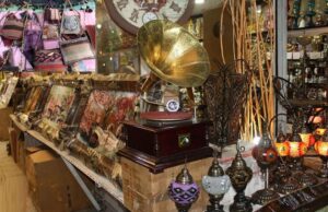 بازار قدیمی شهر وان (Eski Van Çarşısı): گنجینه‌ای از عتیقه‌جات و اشیای تاریخی