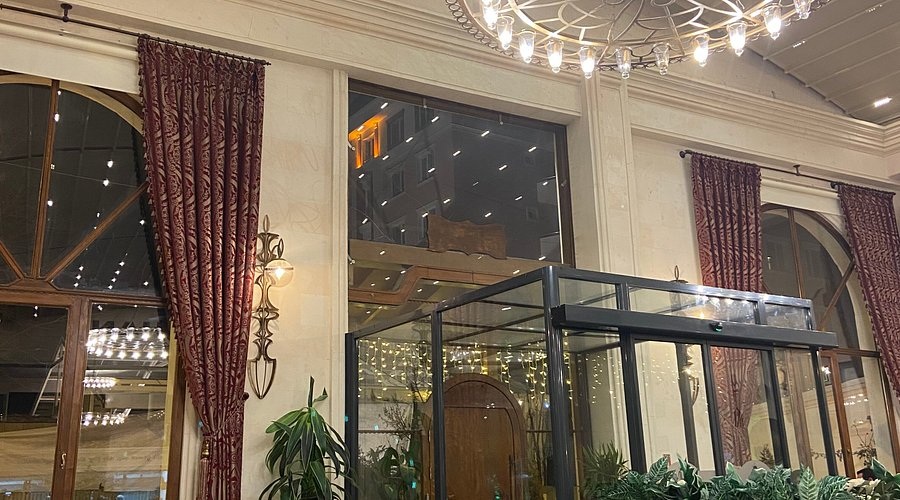 رستوران هفت‌خوان وان ترکیه: تجربه‌ای منحصربه‌فرد از منوی حلال با غذاهای گوشتی لذیذ