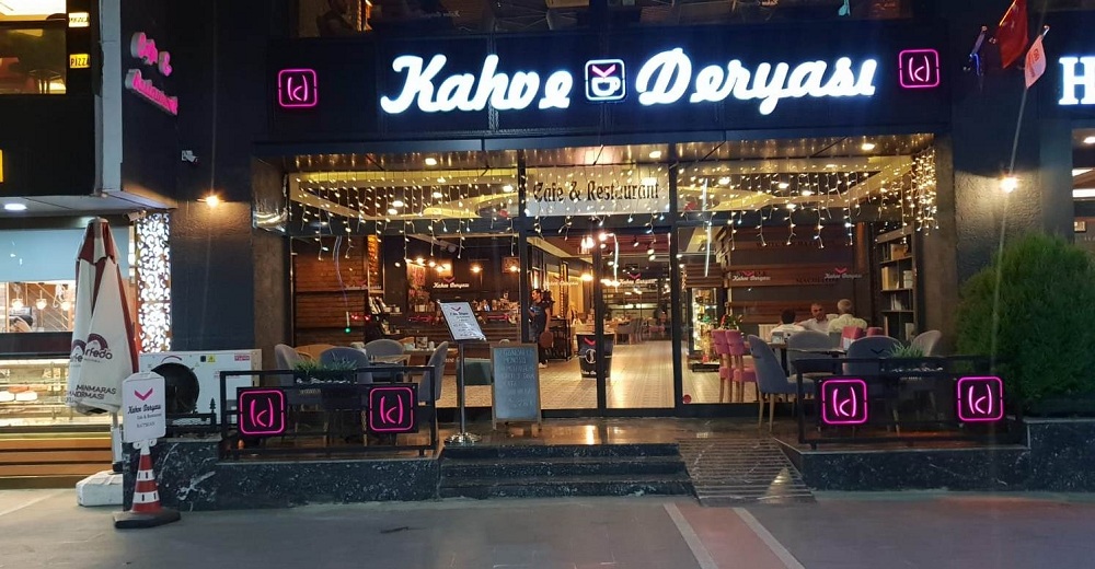 کافه Van Kahvaltı Salonu: صبحانه محلی با پنیر وان و مربای ارگانیک