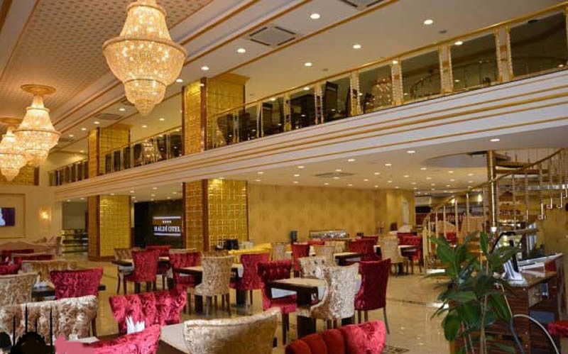 هتل هالیدی این ( Holiday Inn ) وان | اقامتی لوکس با استخر سرپوشیده
