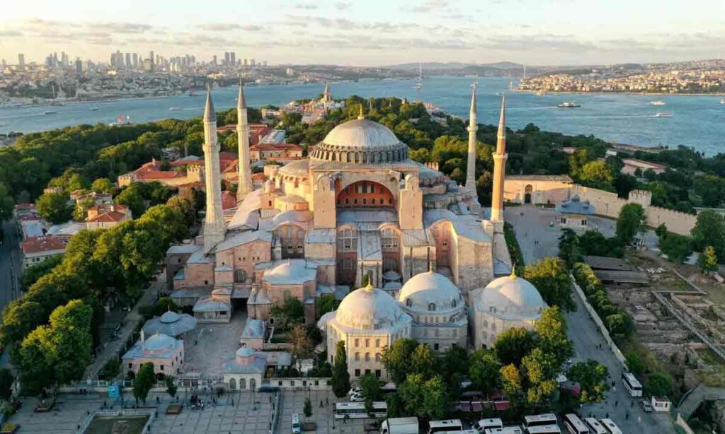 مسجد ایاصوفیه استانبول: گواه تاریخ پر فراز و نشیب دو امپراتوری بزرگ